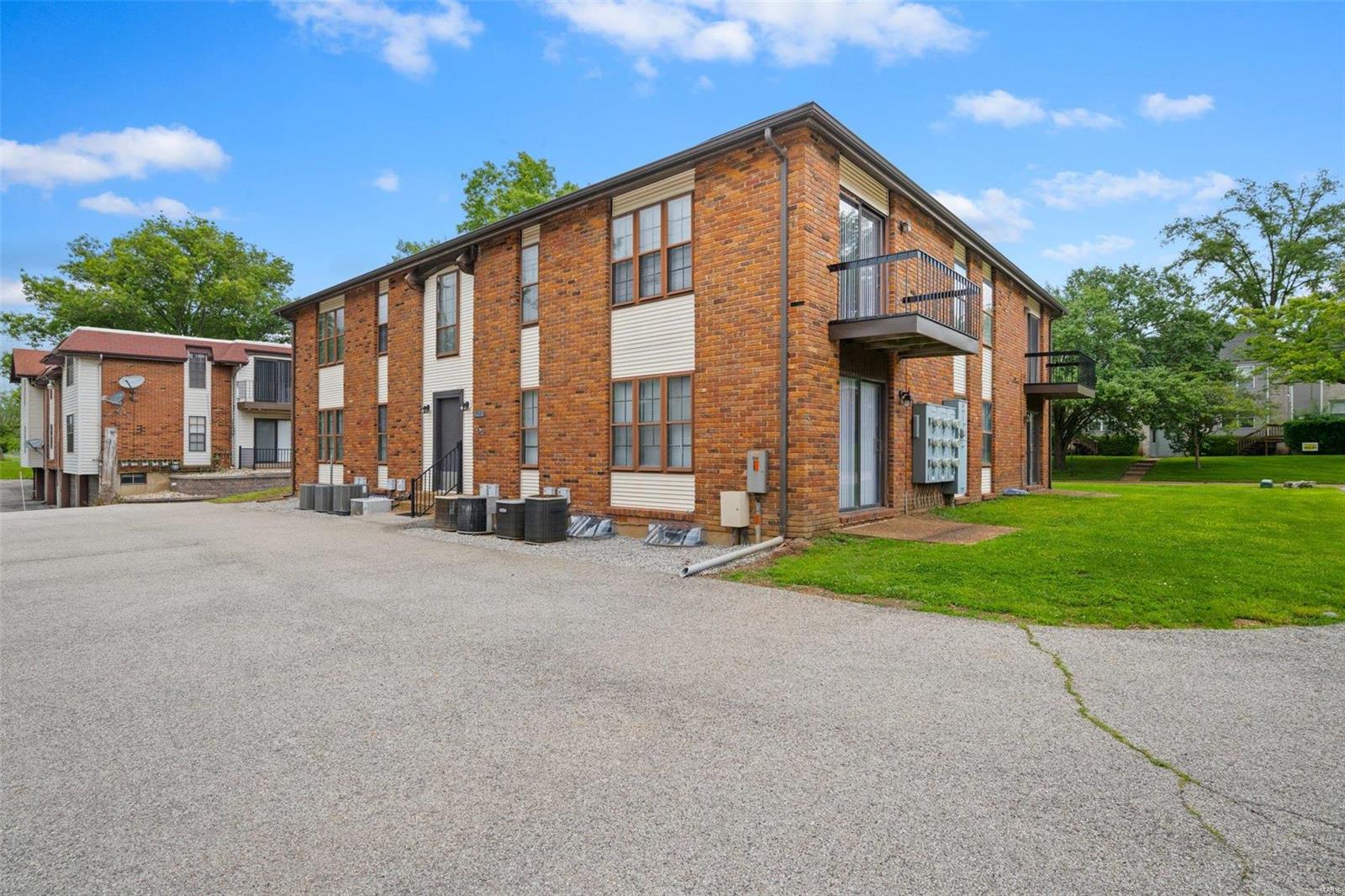 10226 Squire Meadows Drive St. Louis, MO 63123 - Photo 34 of 36