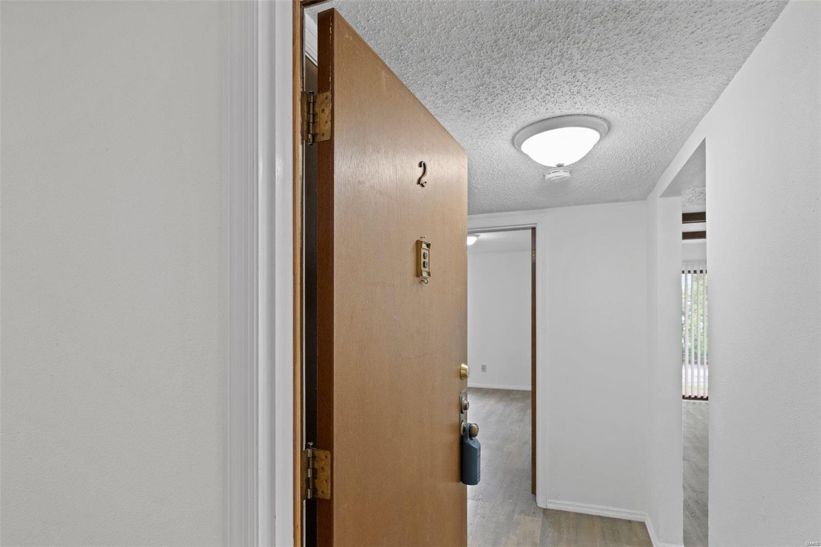 10226 Squire Meadows Drive St. Louis, MO 63123 - Photo 5 of 36