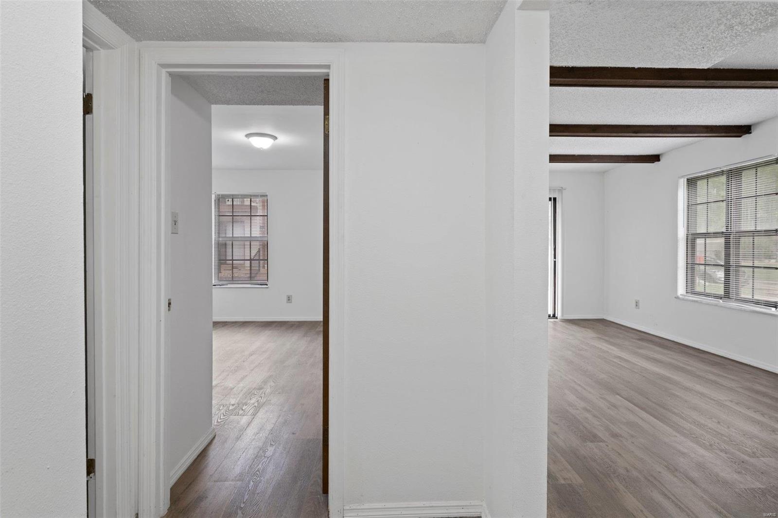 10226 Squire Meadows Drive St. Louis, MO 63123 - Photo 6 of 36