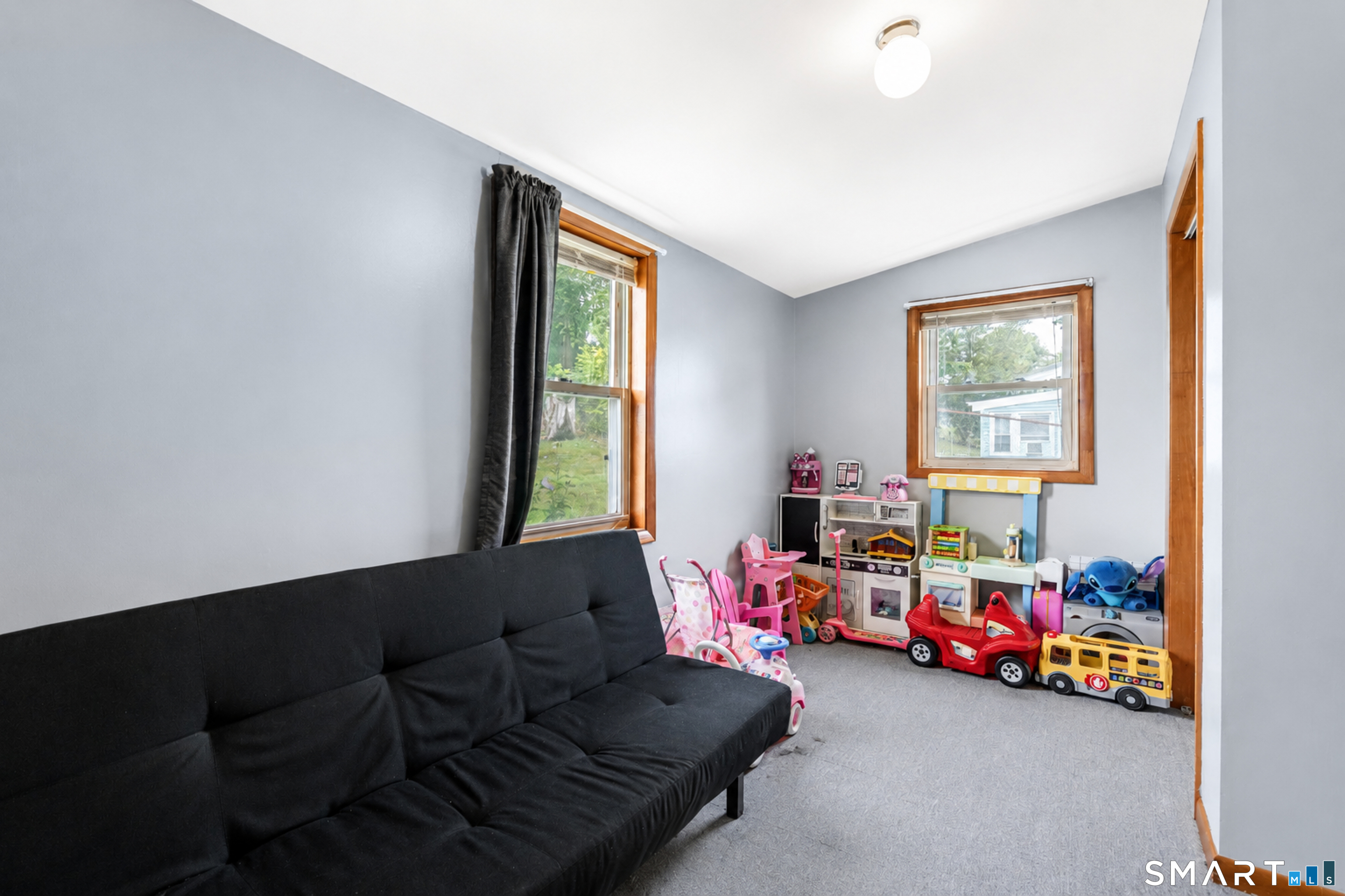 143 Red Oak Road Bridgeport, CT 06606 - Photo 10 of 28 Gallery Image 10