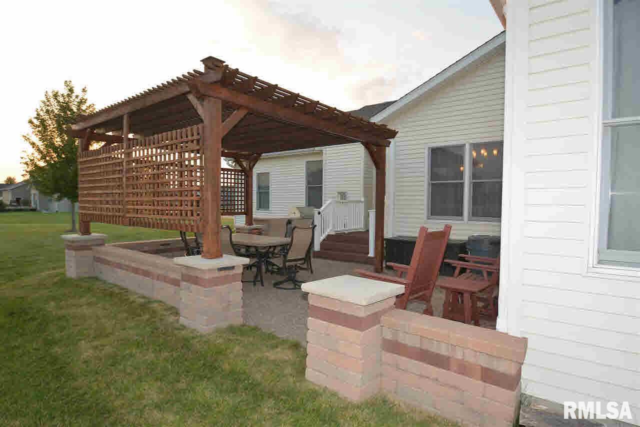 1075 Rustic View Court Eldridge, IA 52748 - Photo 18 of 22 Gallery Image 18