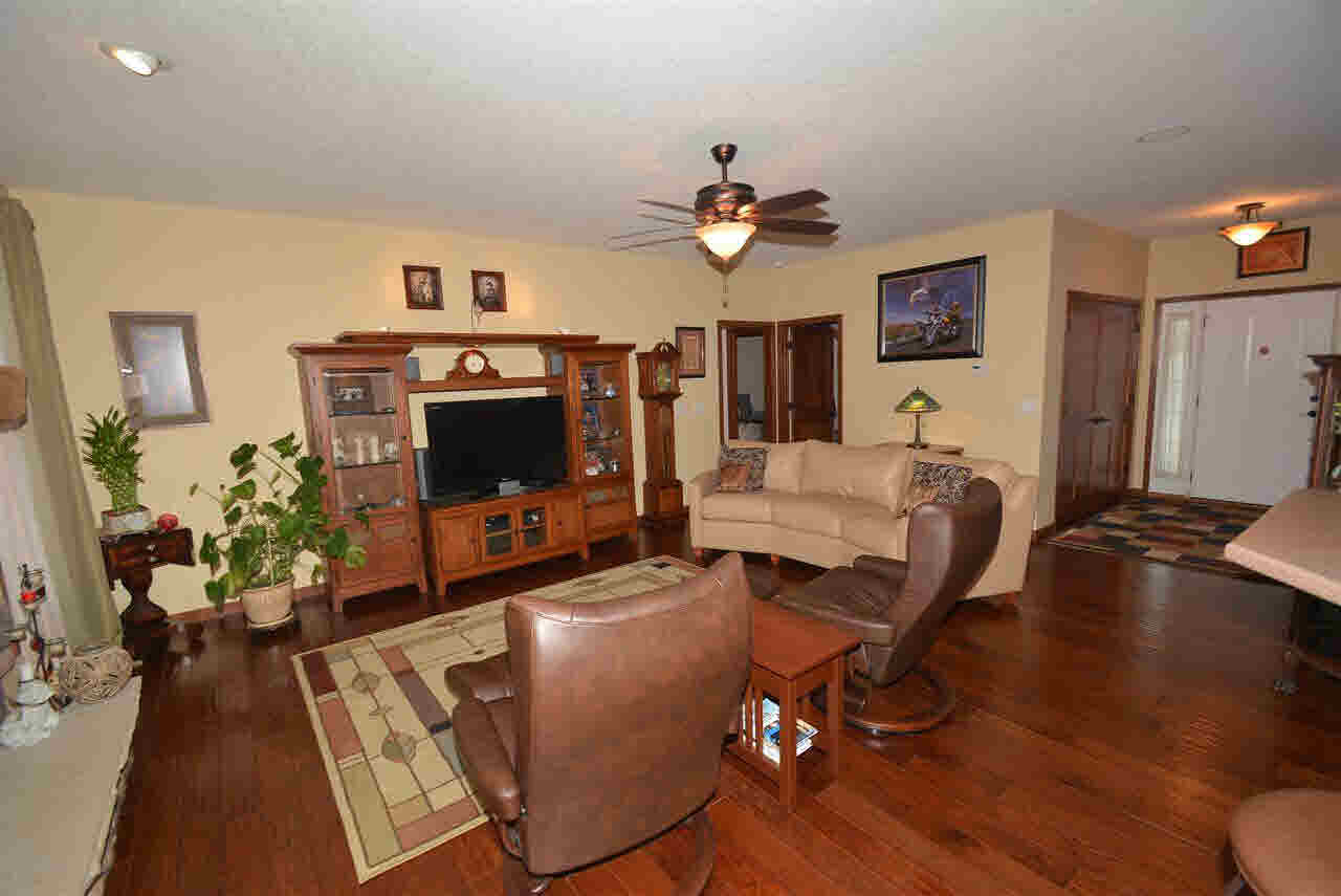 1075 Rustic View Court Eldridge, IA 52748 - Photo 3 of 22 Gallery Image 3