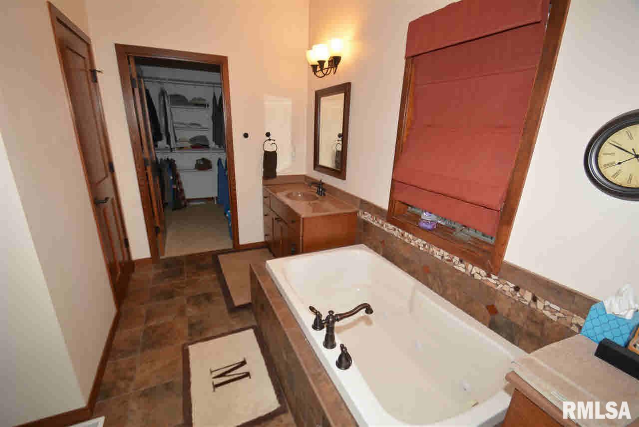 1075 Rustic View Court Eldridge, IA 52748 - Photo 10 of 22 Gallery Image 10