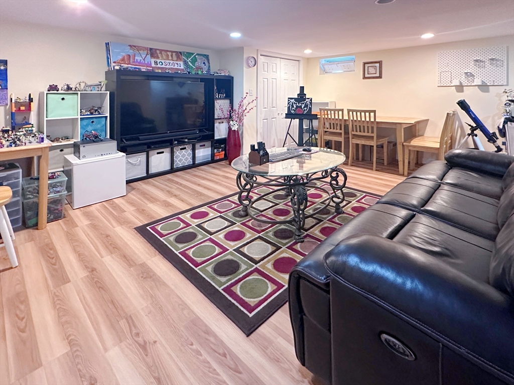 14 Emerson Gardens Road, Unit 14 Lexington, MA 02420 - Photo 18 of 22