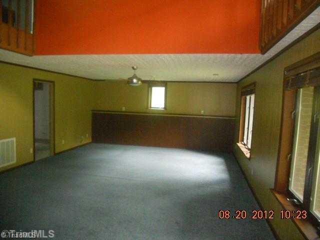 541 McCray Road Burlington, NC 27217 - Photo 3 of 9 Living Room.