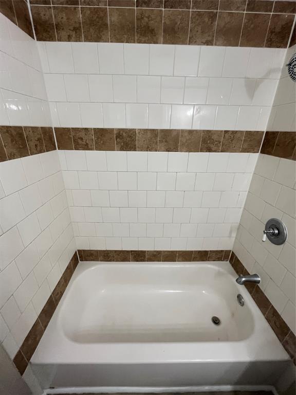 14207 Cimarron Drive Balch Springs, TX 75180 - Photo 9 of 23 Full bathroom featuring shower / bathtub combination