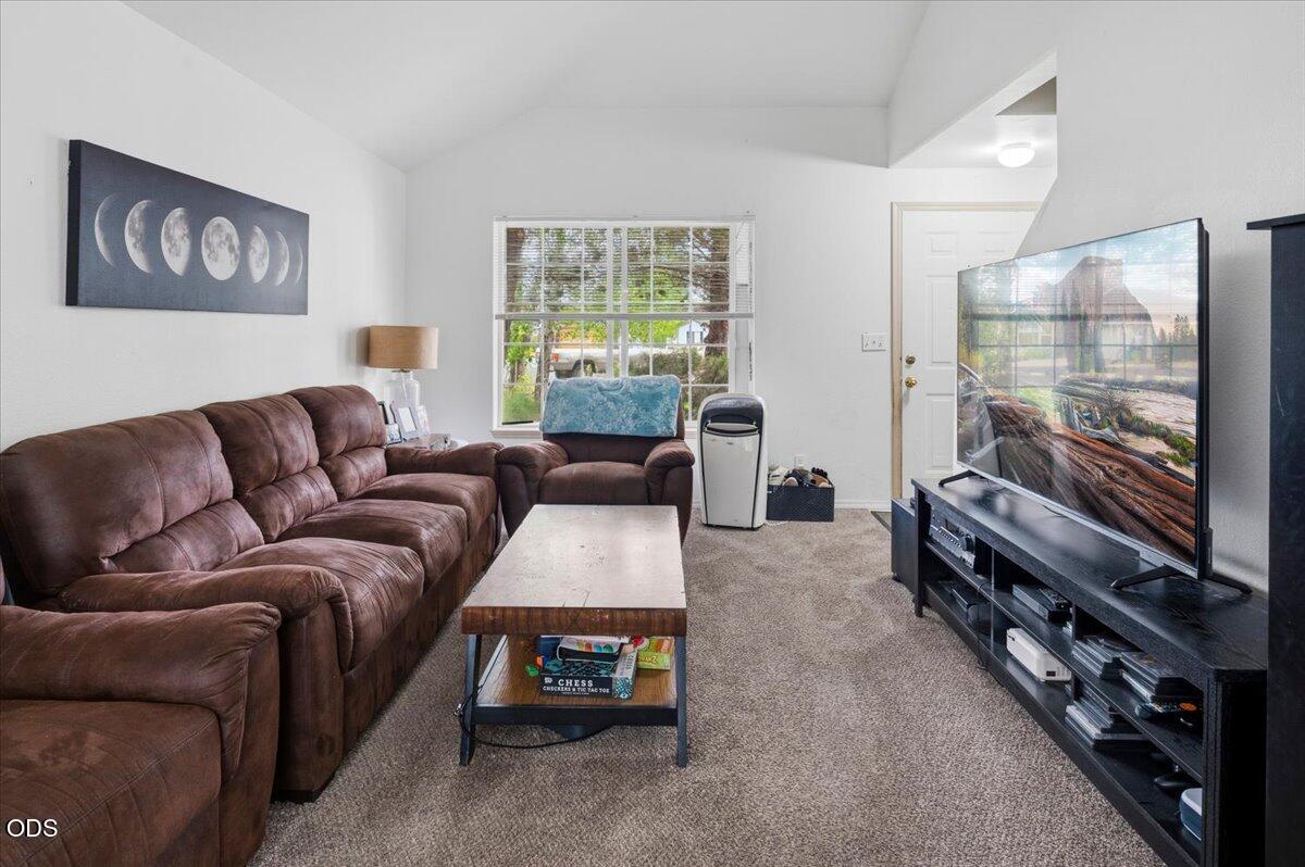 1559 Southwest Rimrock Way Redmond, OR 97756 - Photo 6 of 40