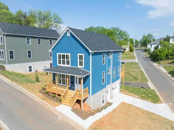 a house view with a outdoor space