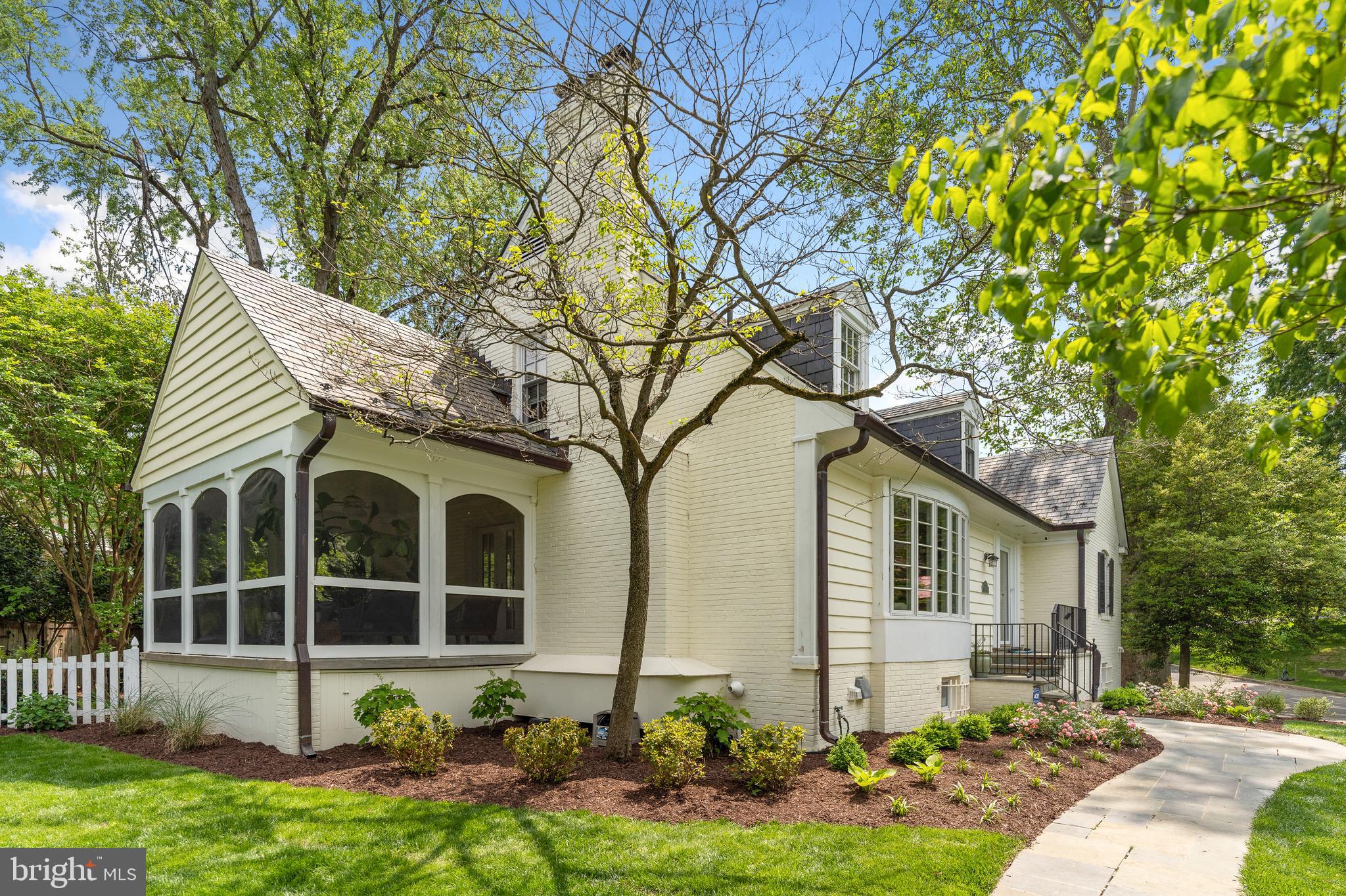 5120 Upton Street Northwest Washington, DC 20016 - Photo 3 of 63