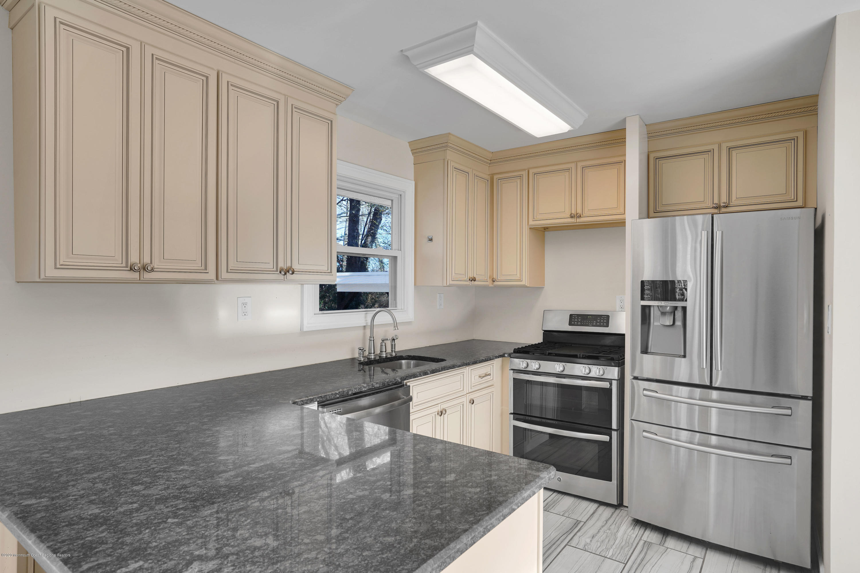 29 Woodsend Road Middletown, NJ 07748 - Photo 12 of 41 KITCHEN