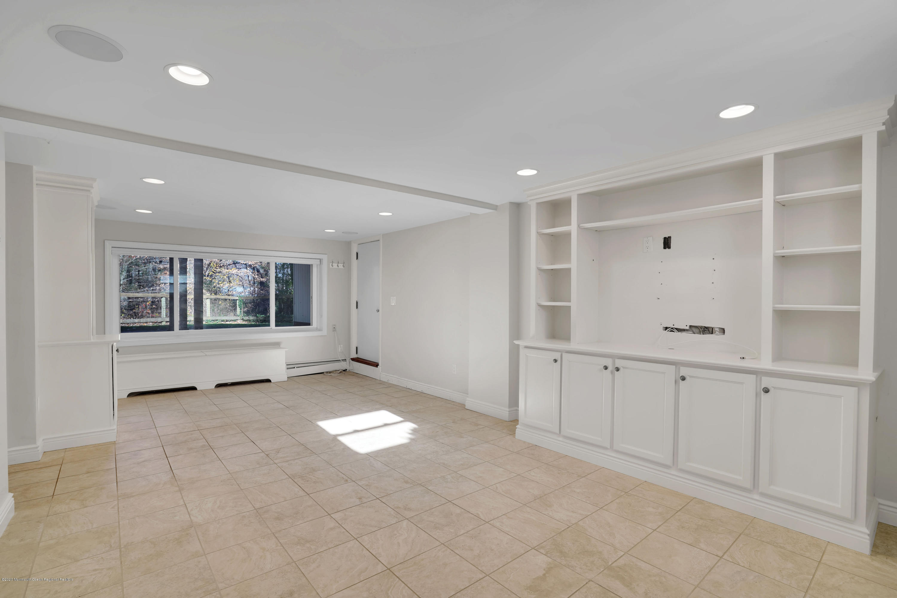 29 Woodsend Road Middletown, NJ 07748 - Photo 19 of 41 FAMILY ROOM