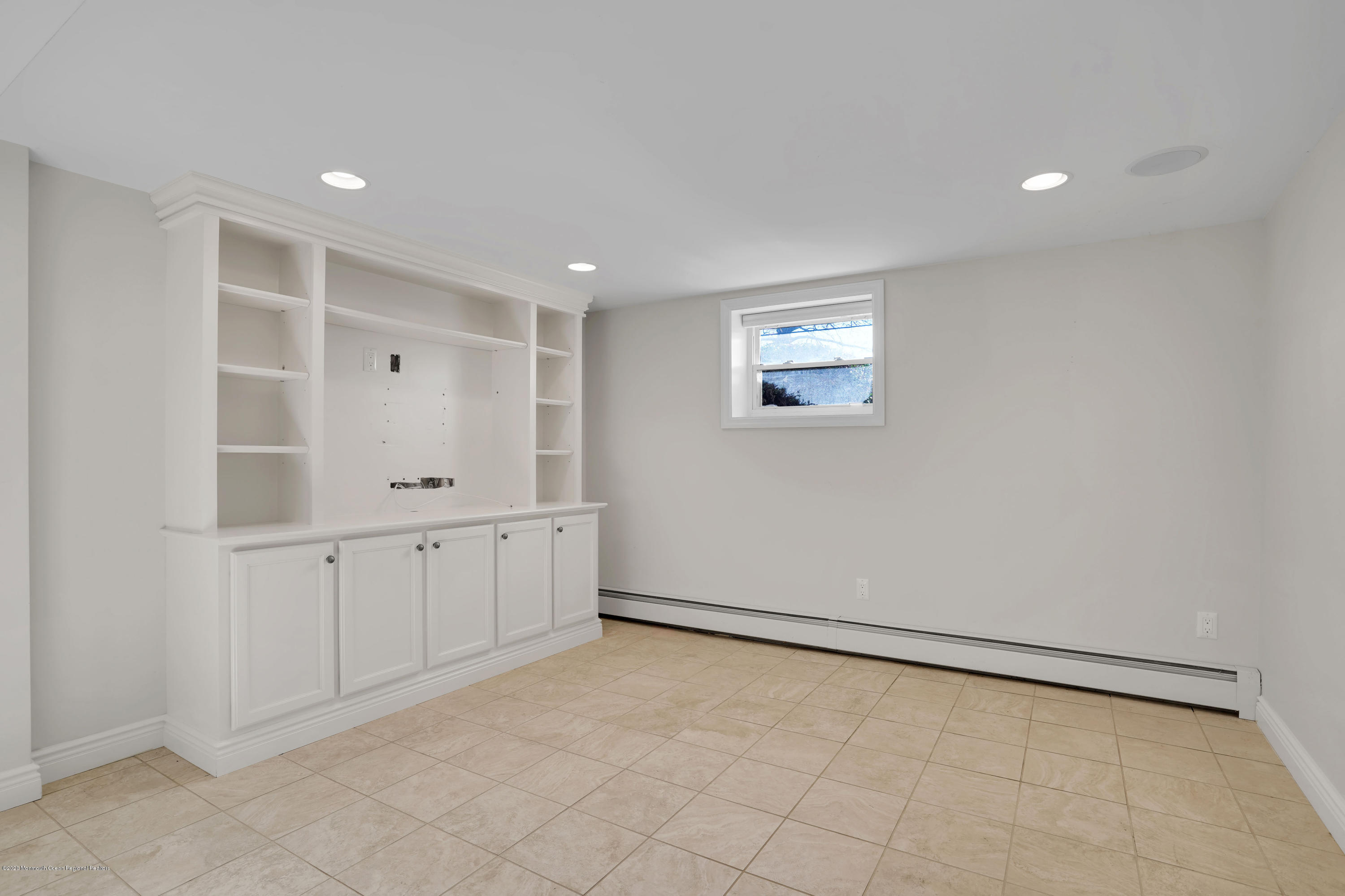 29 Woodsend Road Middletown, NJ 07748 - Photo 20 of 41 FAMILY ROOM