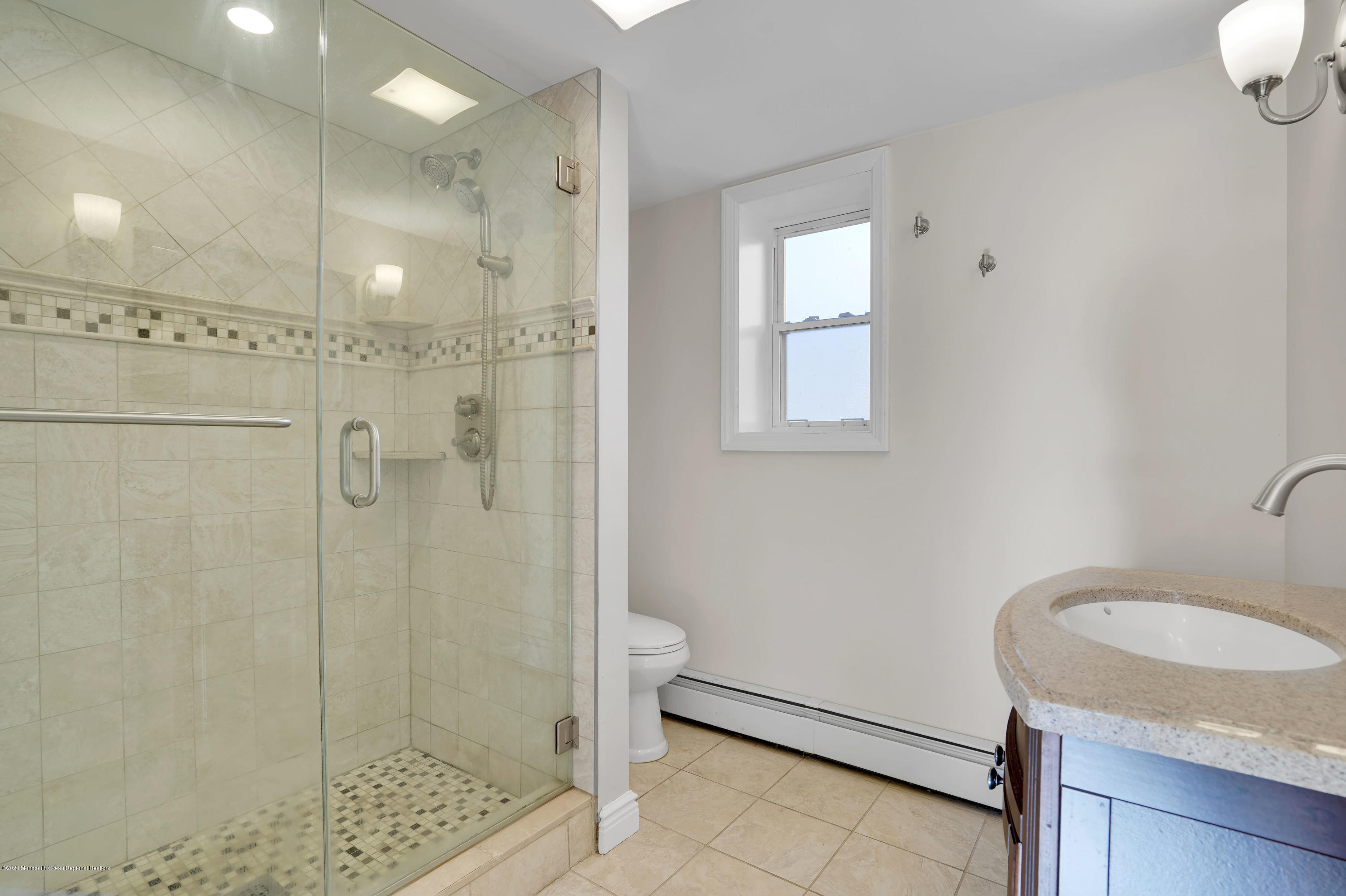29 Woodsend Road Middletown, NJ 07748 - Photo 22 of 41 1ST FLOOR FULL BATH