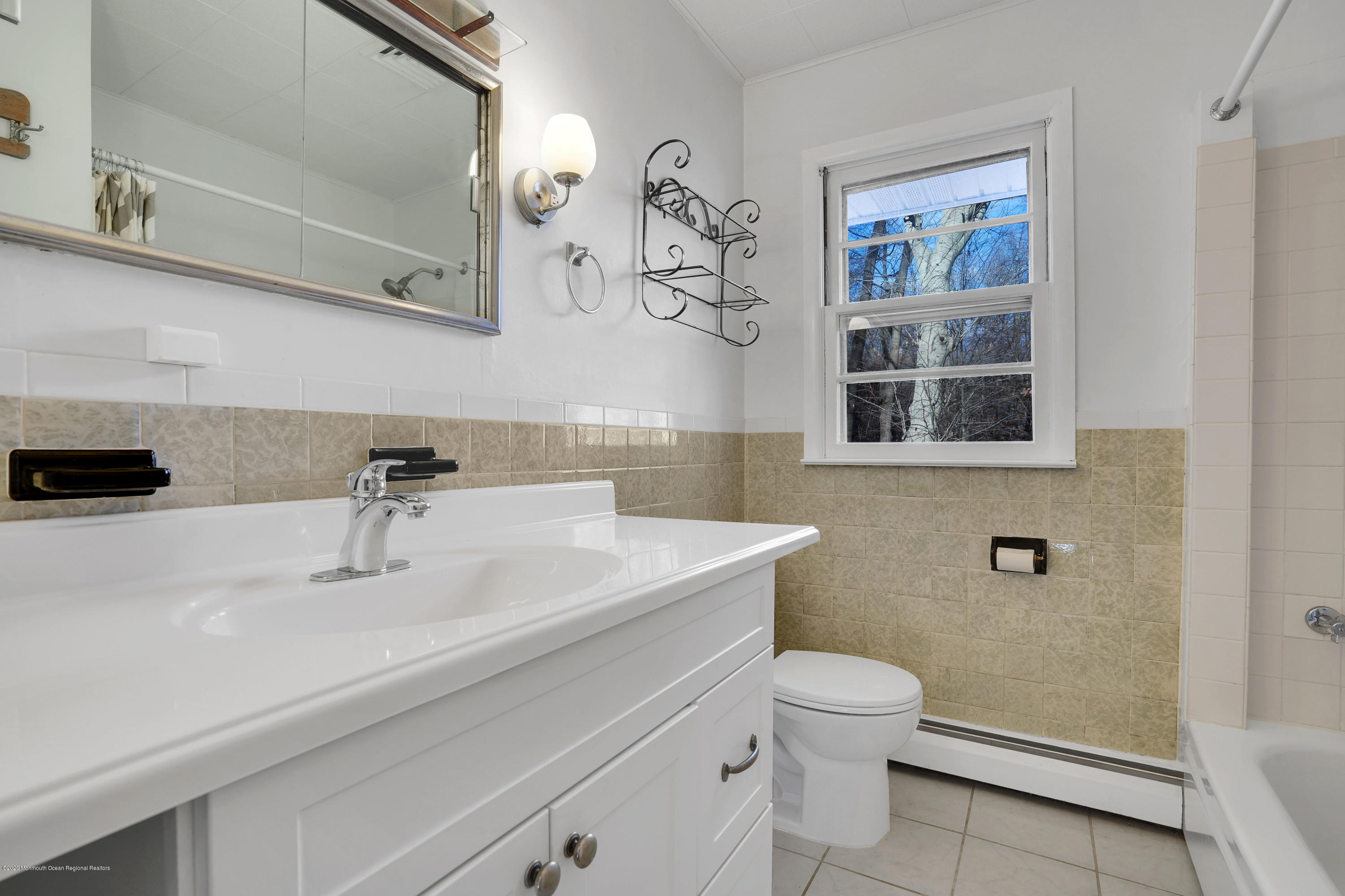 29 Woodsend Road Middletown, NJ 07748 - Photo 29 of 41 UPSTAIRS FULL BATH