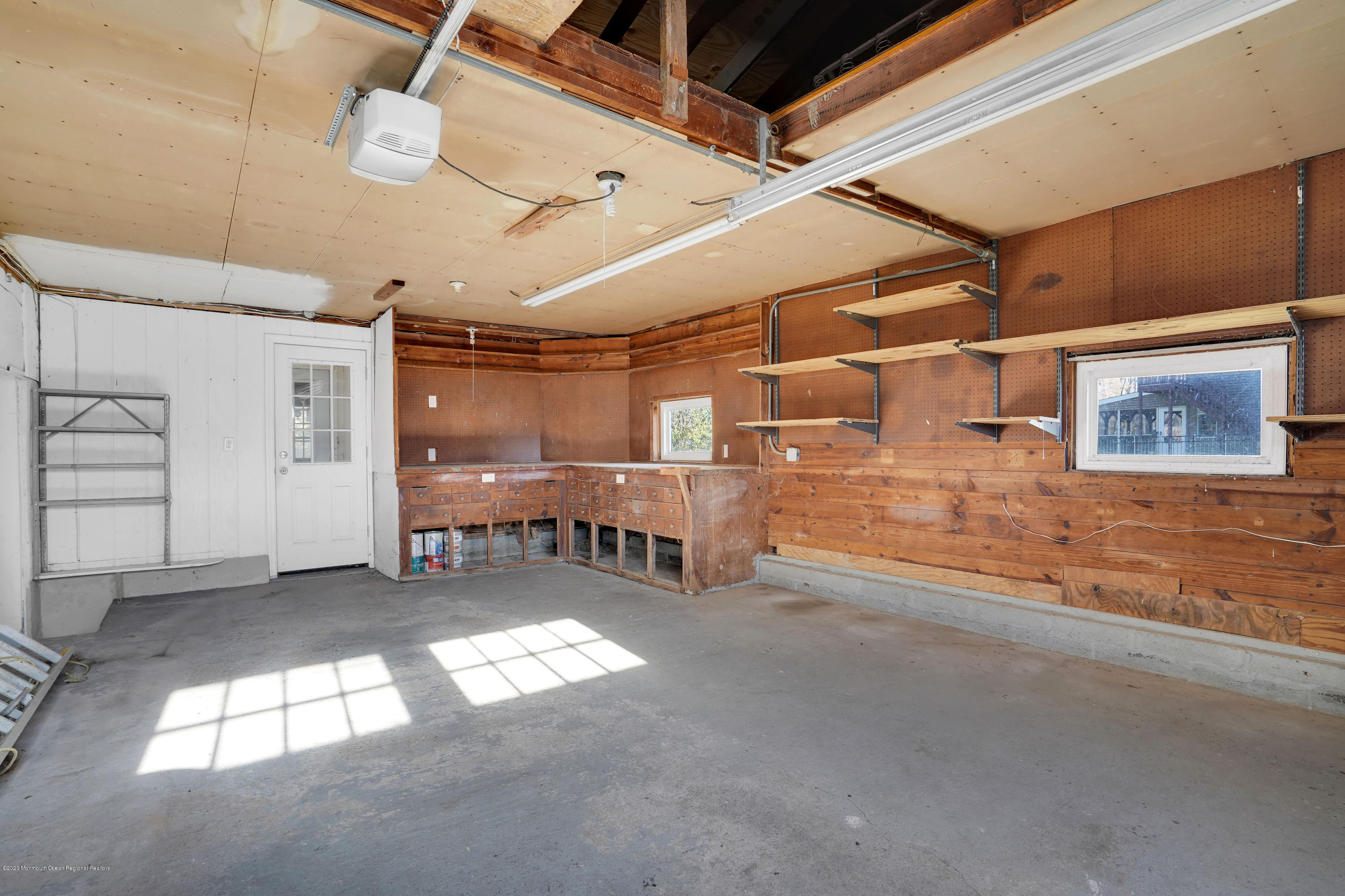29 Woodsend Road Middletown, NJ 07748 - Photo 31 of 41 GARAGE W/ WORK BENCH
