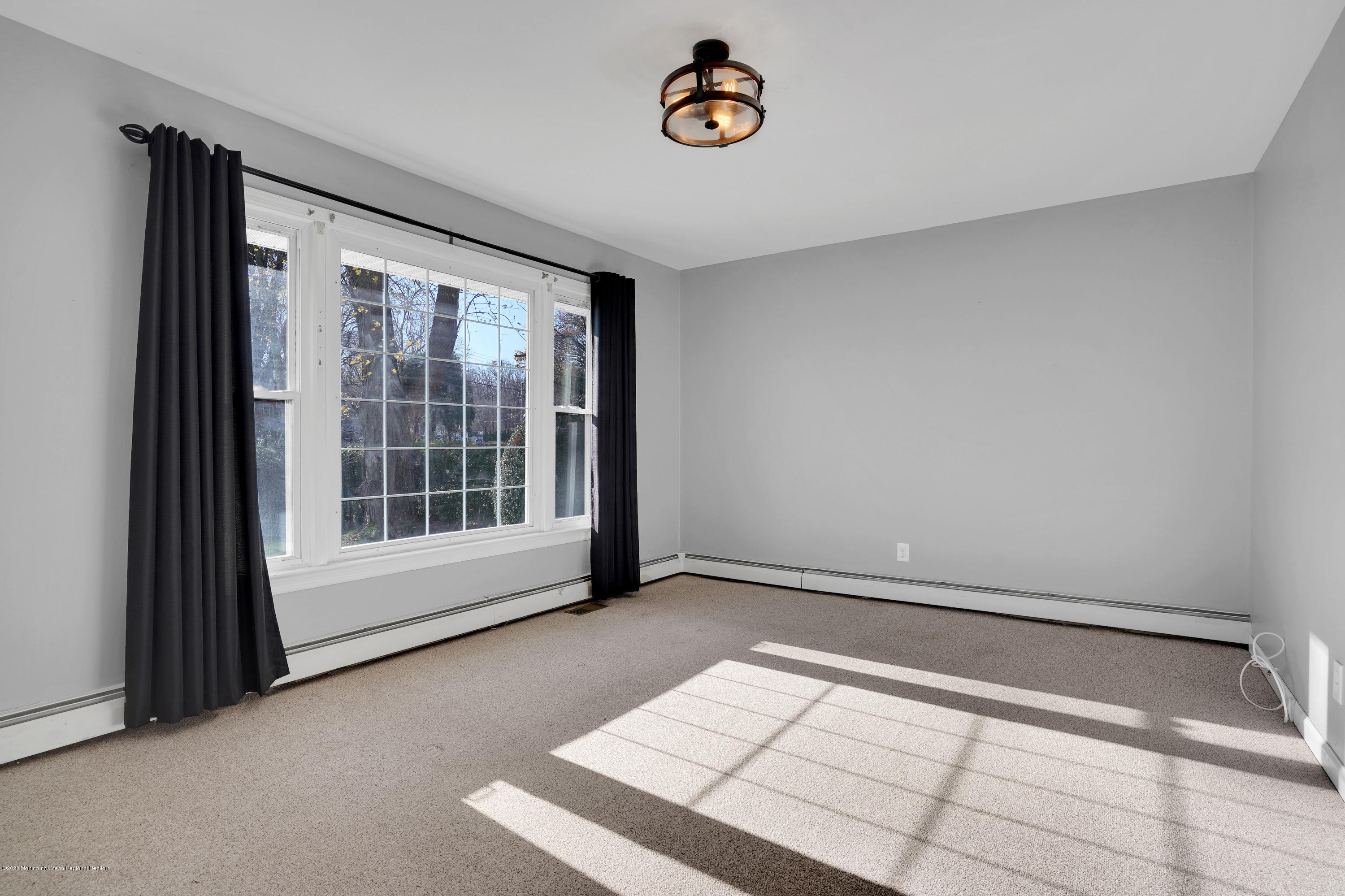 29 Woodsend Road Middletown, NJ 07748 - Photo 6 of 41 LIVING ROOM