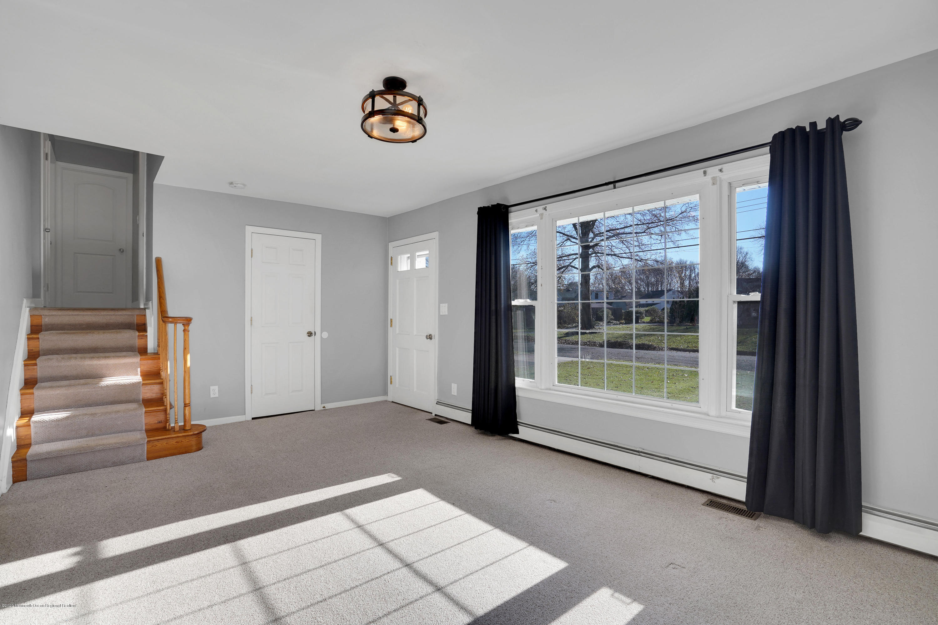 29 Woodsend Road Middletown, NJ 07748 - Photo 8 of 41 LIVING ROOM