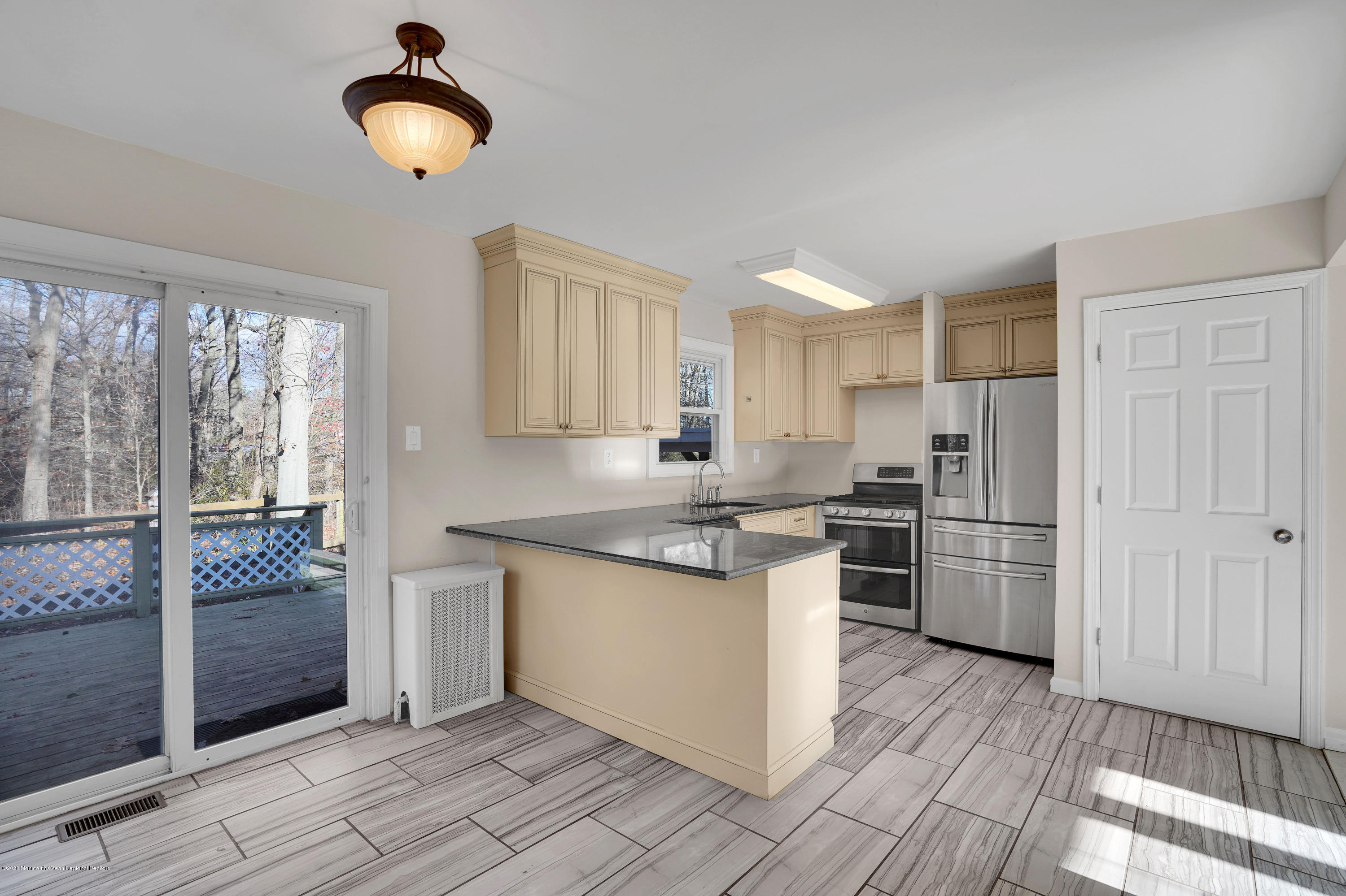 29 Woodsend Road Middletown, NJ 07748 - Photo 10 of 41 KITCHEN W/DINING AREA