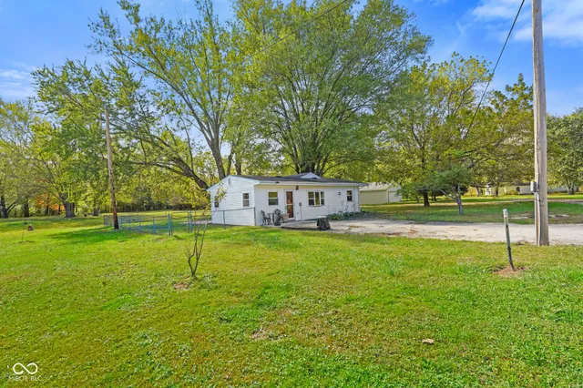 $240,000 | 4987 Aqua Isle Road, Nashville, IN 47448