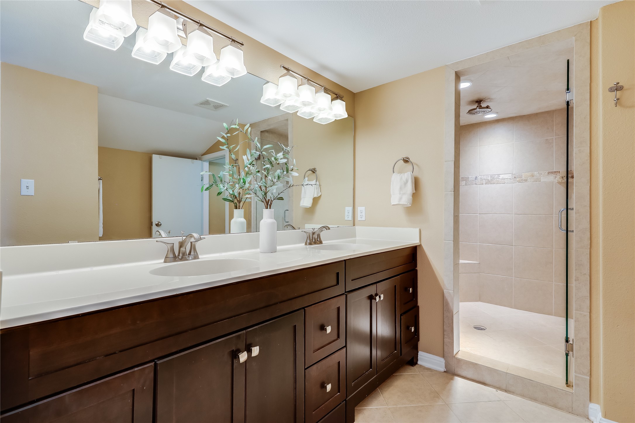 105 Comanche Drive Point Venture, TX 78645 - Photo 19 of 31 Upper primary bath