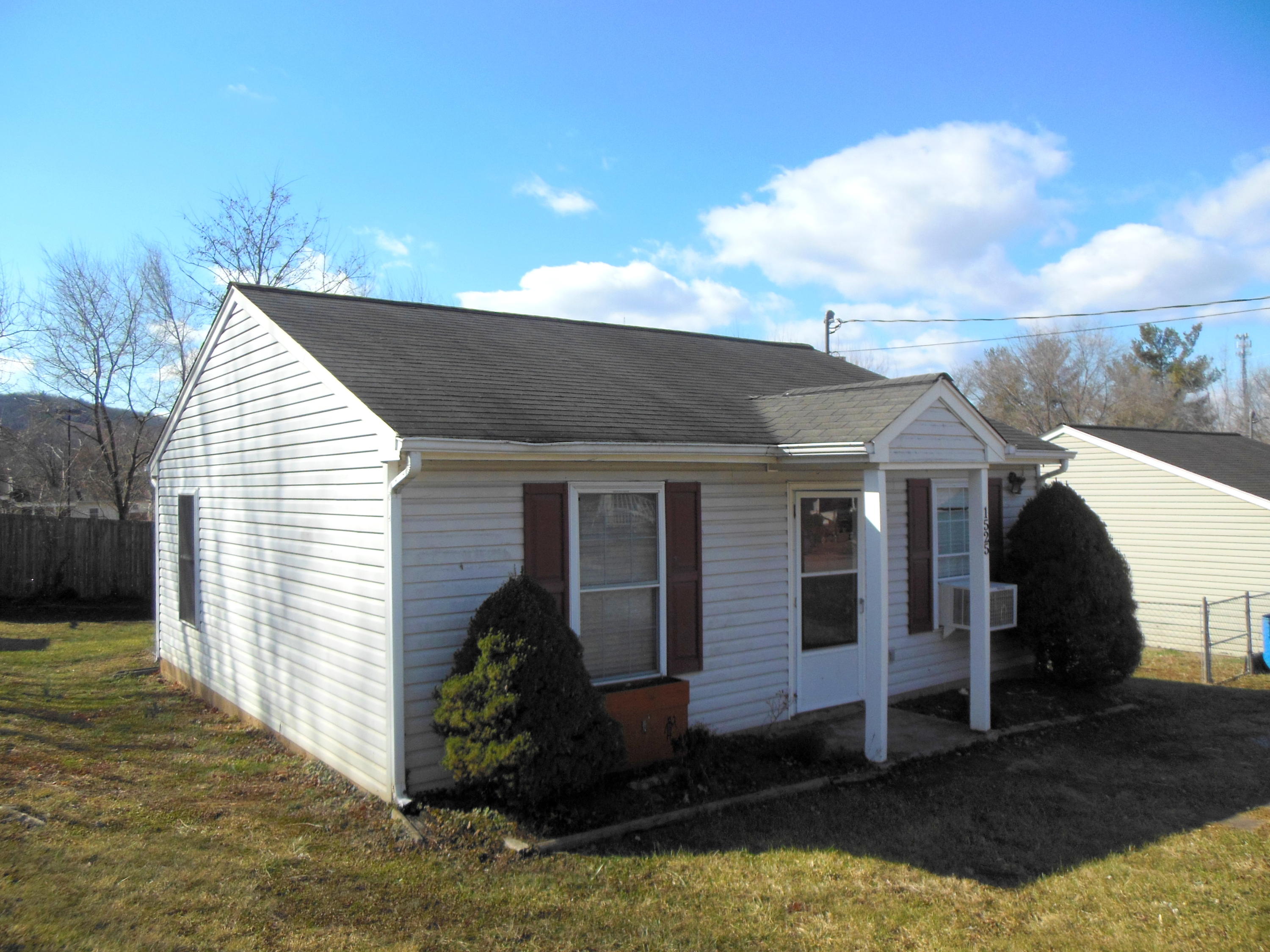1525 Riverside Terrace Southeast Roanoke, VA 24014 - Photo 3 of 32 a view of a house with a yard