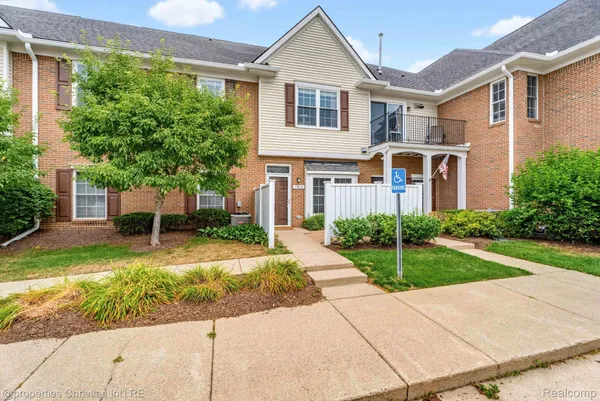 $209,000 | 730 Amberly Drive, Waterford, MI 48328
