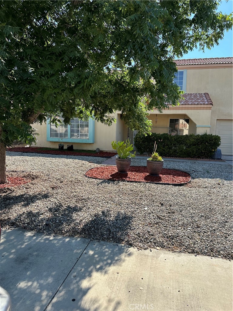 37923 Amethyst Street Palmdale, CA 93552 - Photo 4 of 34 a front view of a house with a yard