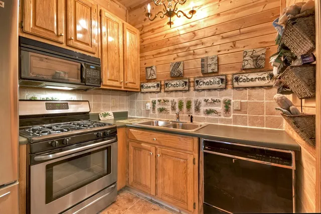 $1,050,000 | 324 Cooper Creek Drive, Suches, GA 30572