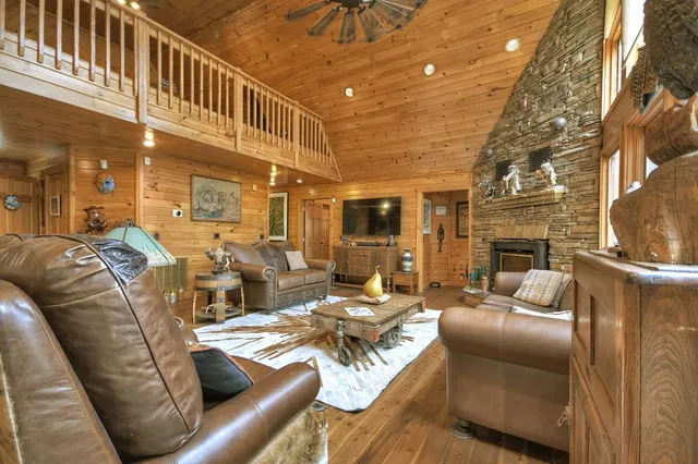 $1,050,000 | 324 Cooper Creek Drive, Suches, GA 30572