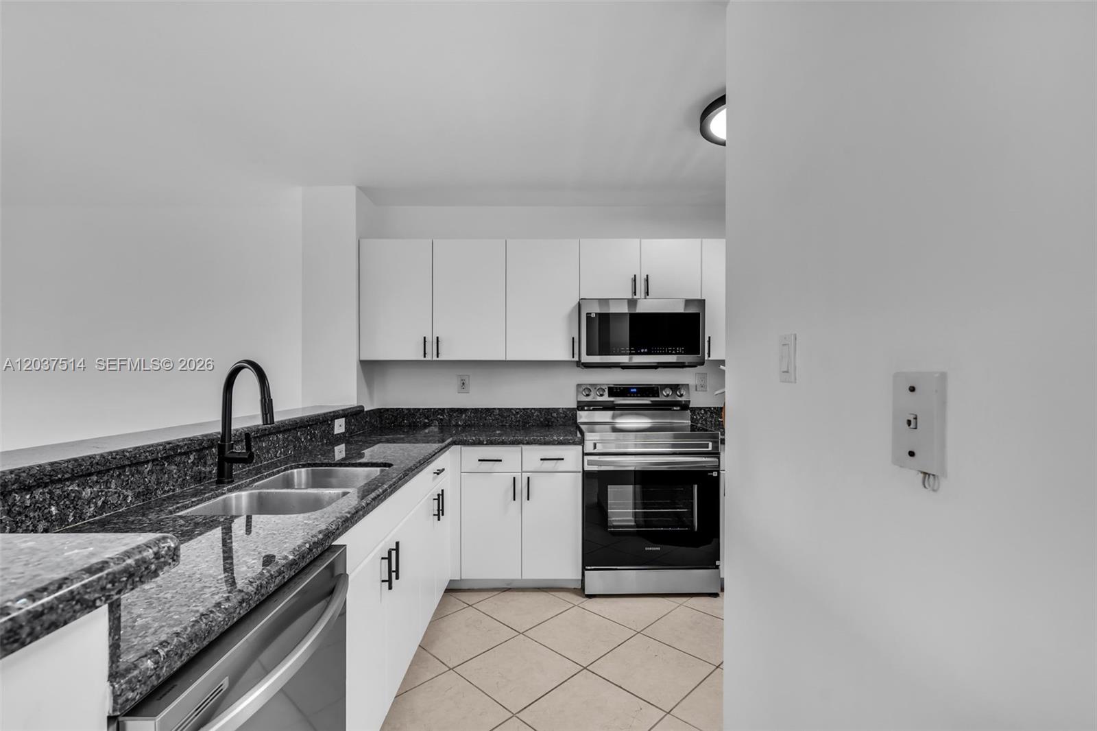1401 Bay Road, Unit 409 Miami Beach, FL 33139 - Photo 9 of 26 Gallery Image 9