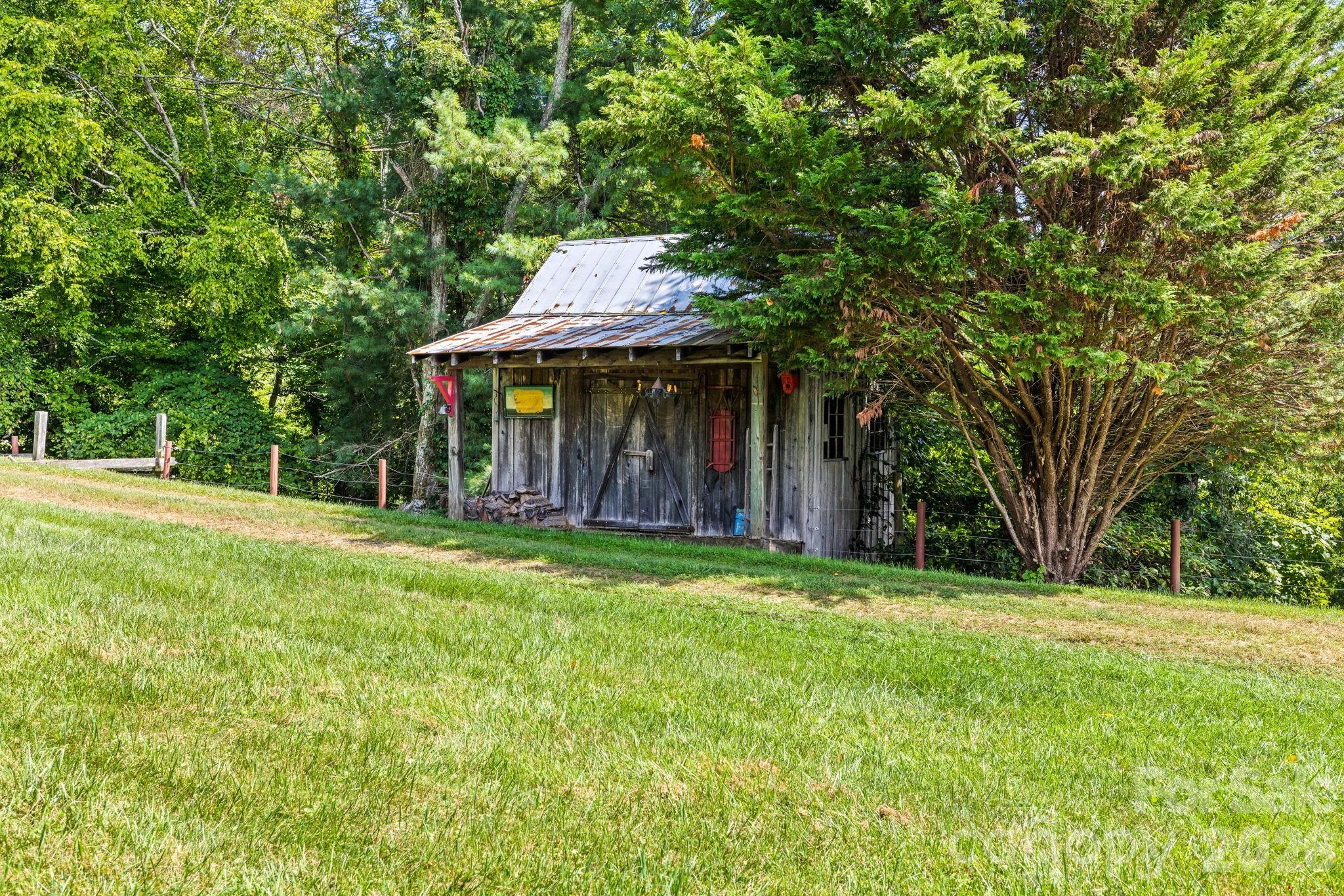 3570 Crabtree Mountain Road Clyde, NC 28721 - Photo 15 of 48 Gallery Image 15