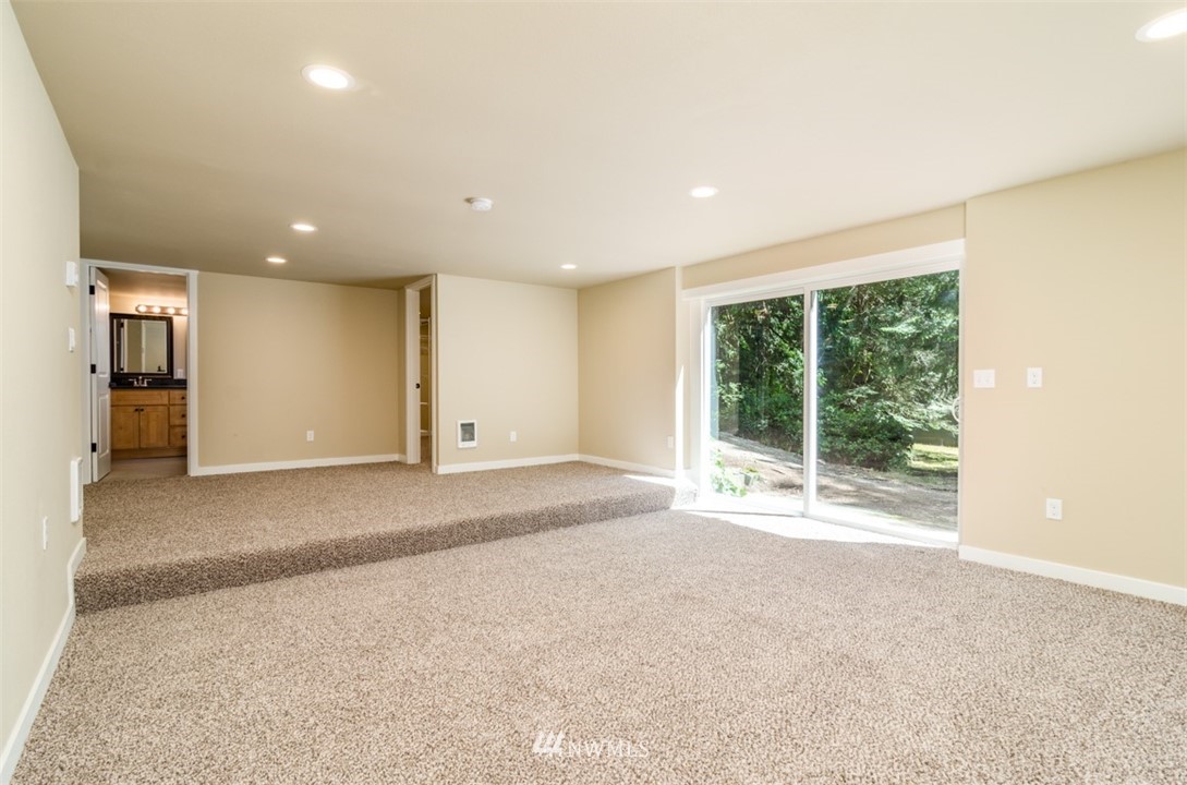 2840 Cooper Point Road Northwest Olympia, WA 98502 - Photo 15 of 25 Gallery Image 15
