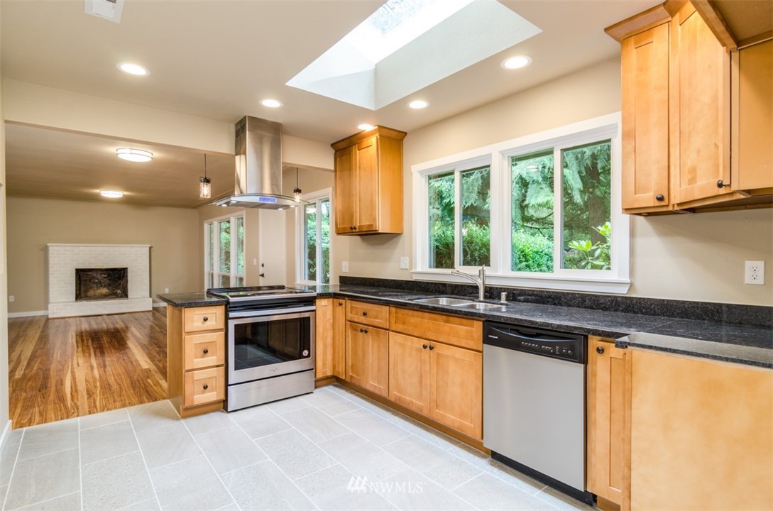 2840 Cooper Point Road Northwest Olympia, WA 98502 - Photo 9 of 25 Gallery Image 9