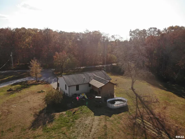$285,000 | 7003 River Road, Iuka, IL 62849