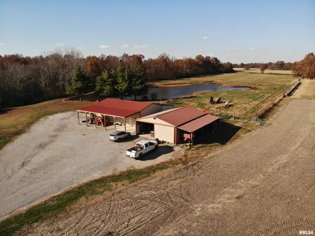 $285,000 | 7003 River Road, Iuka, IL 62849
