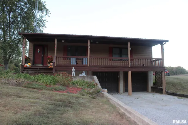 $285,000 | 7003 River Road, Iuka, IL 62849