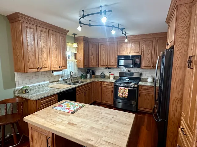 $369,000 | 15813 Jon Road, Oak Forest, IL 60452