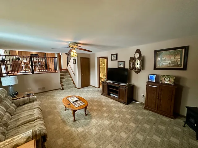 $369,000 | 15813 Jon Road, Oak Forest, IL 60452
