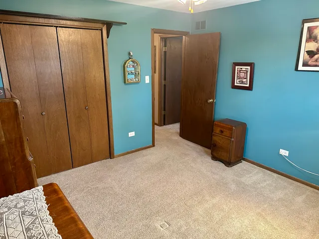 $369,000 | 15813 Jon Road, Oak Forest, IL 60452