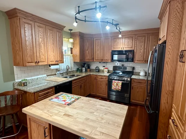 $369,000 | 15813 Jon Road, Oak Forest, IL 60452