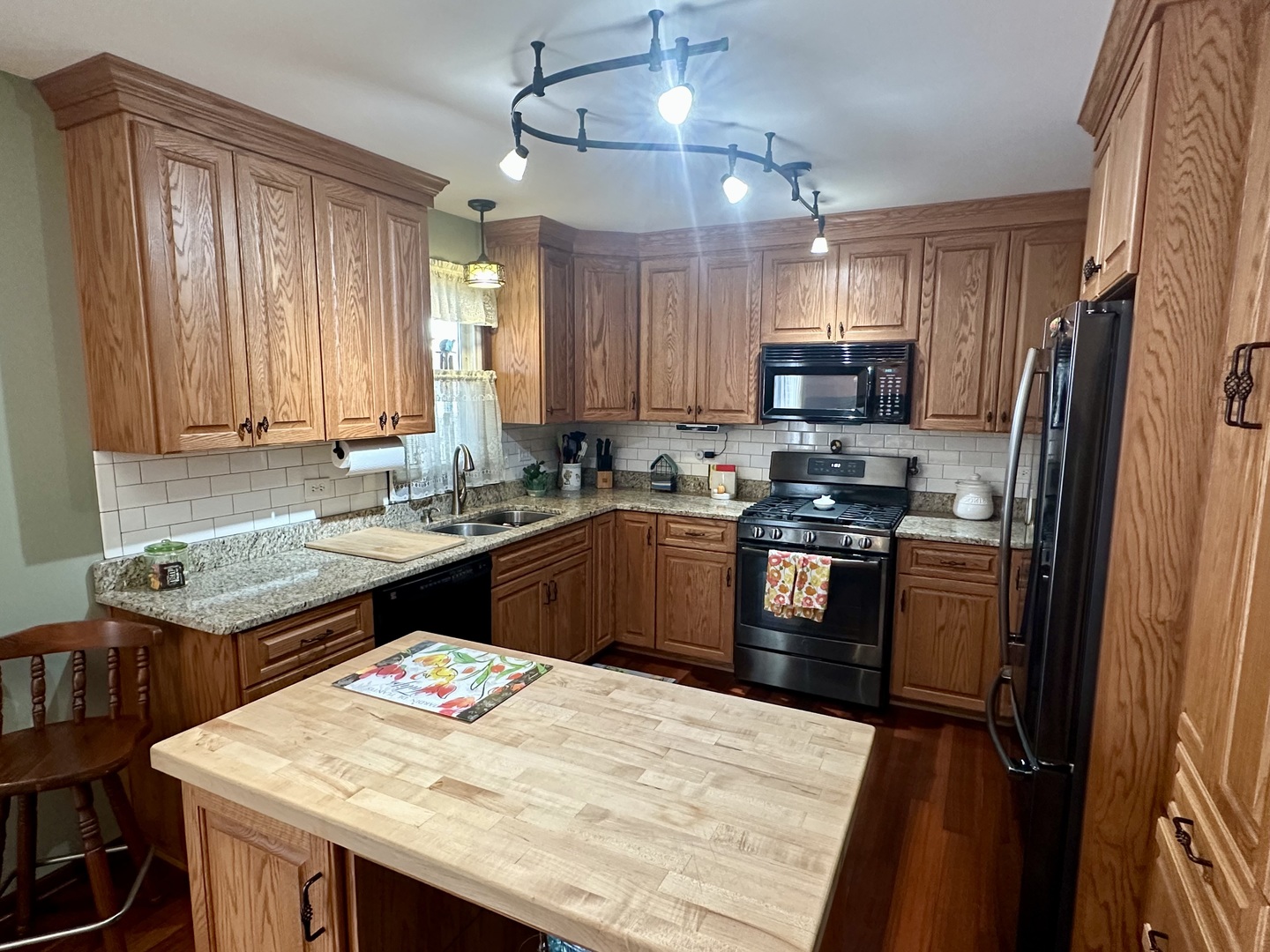 15813 Jon Road Oak Forest, IL 60452 - Photo 4 of 34