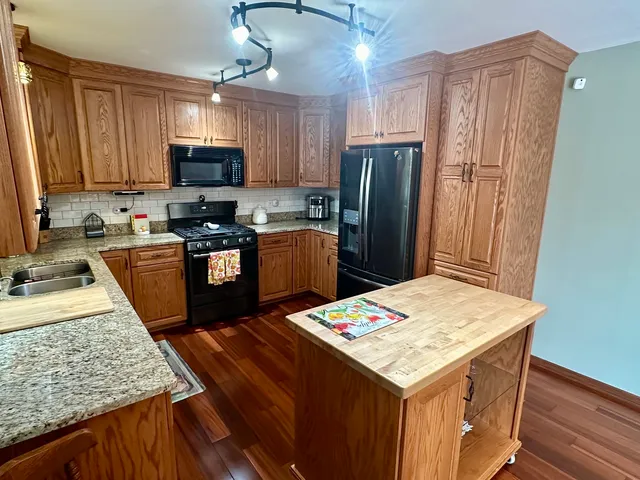 $369,000 | 15813 Jon Road, Oak Forest, IL 60452