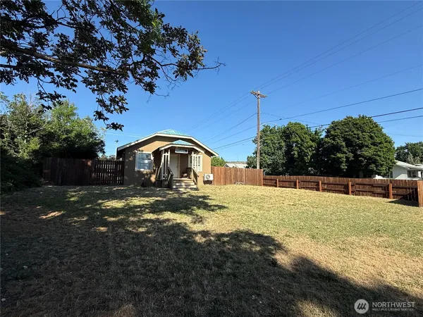 $220,000 | 402 South Main Street, Omak, WA 98841