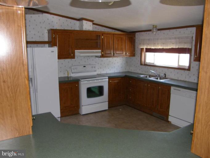 16817 Alcott Road, Unit 633 Hagerstown, MD 21740 - Photo 8 of 14 Kitchen