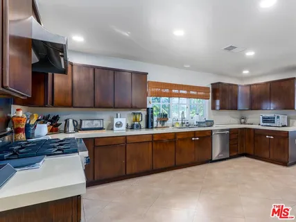 $3,195,000 | 15405 Valley Vista Boulevard, Sherman Oaks, CA 91403