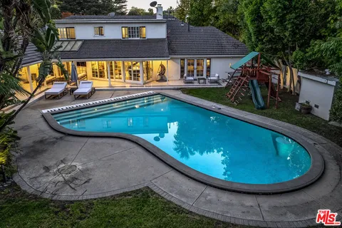 $3,195,000 | 15405 Valley Vista Boulevard, Sherman Oaks, CA 91403