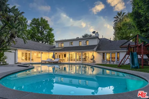 $3,195,000 | 15405 Valley Vista Boulevard, Sherman Oaks, CA 91403