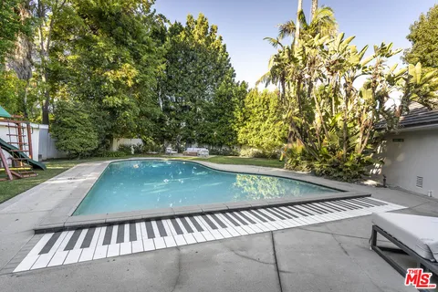 $3,195,000 | 15405 Valley Vista Boulevard, Sherman Oaks, CA 91403