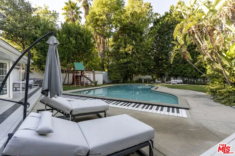 $3,195,000 | 15405 Valley Vista Boulevard, Sherman Oaks, CA 91403