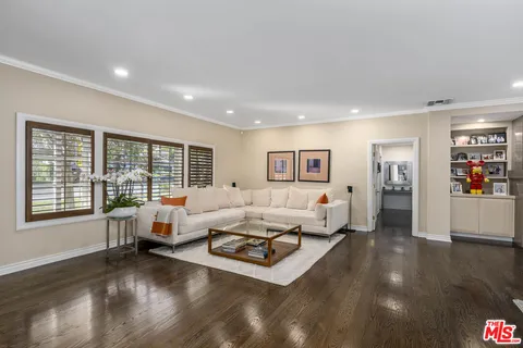 $3,195,000 | 15405 Valley Vista Boulevard, Sherman Oaks, CA 91403